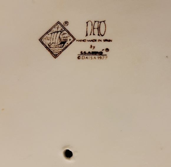 Nao by Lladro Vintage 1977 Figurine 'Chattering' #199 Boy and Girl Eating Grapes - Picture 16 of 16